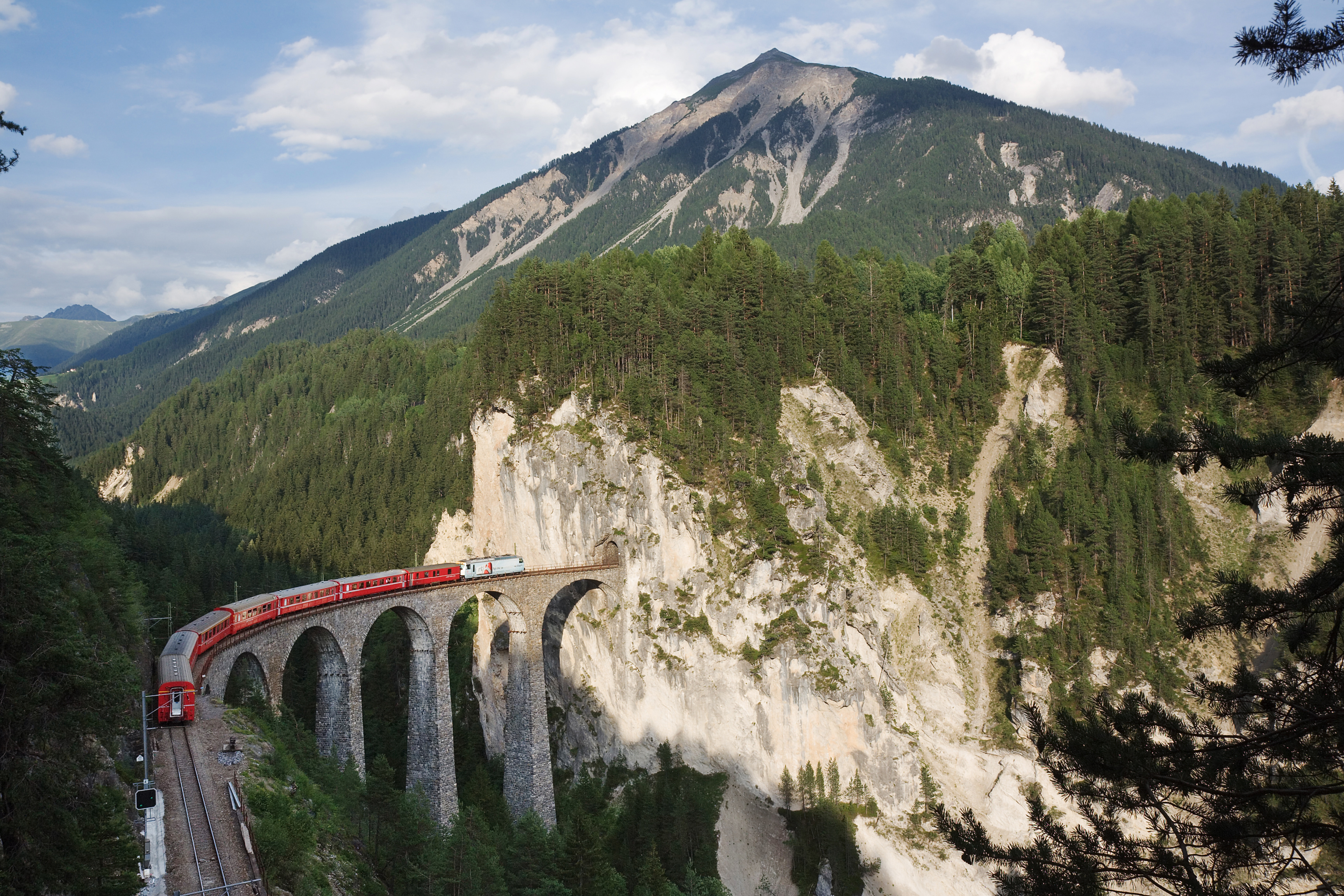 Illustration éditoriale du secteur infrastructures à Grisons.